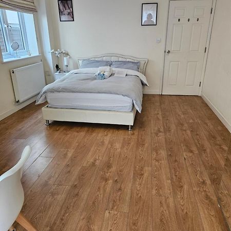 Extra Large Bedroom Dartford Exterior foto